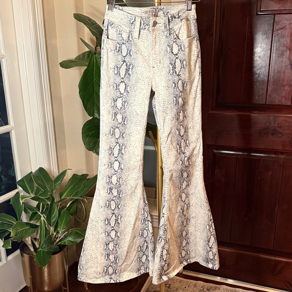 Shyanne Women's Snake Print Super Flare Jeans Size 26